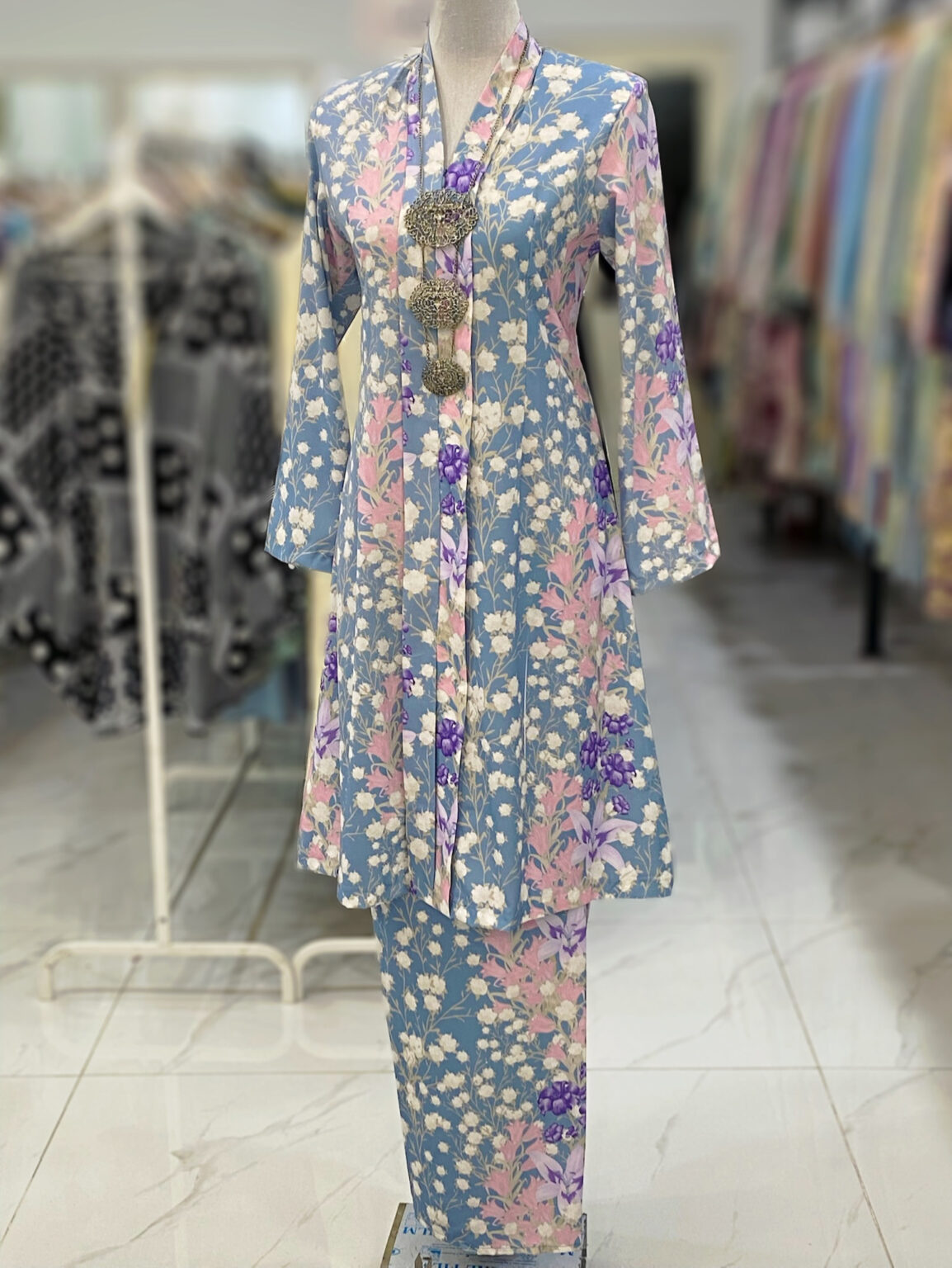 KEBAYA LABUH DANG ANUM