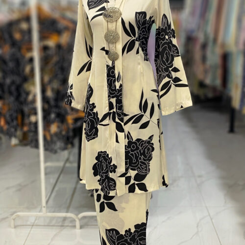 KEBAYA LABUH DANG ANUM CREAM BLACK