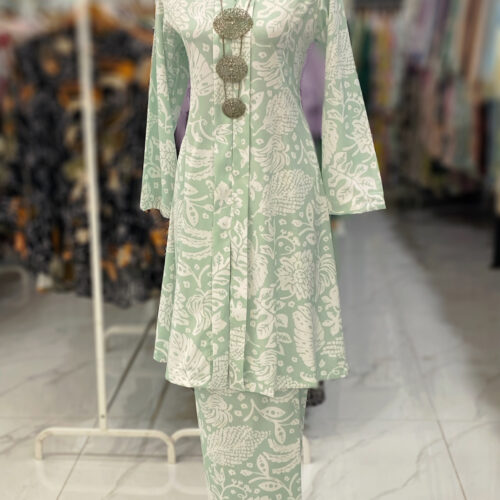 KEBAYA LABUH DANG ANUM WHITE MINT