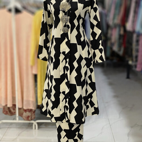 KEBAYA LABUH ZUBAIDAH BLACK CREAM