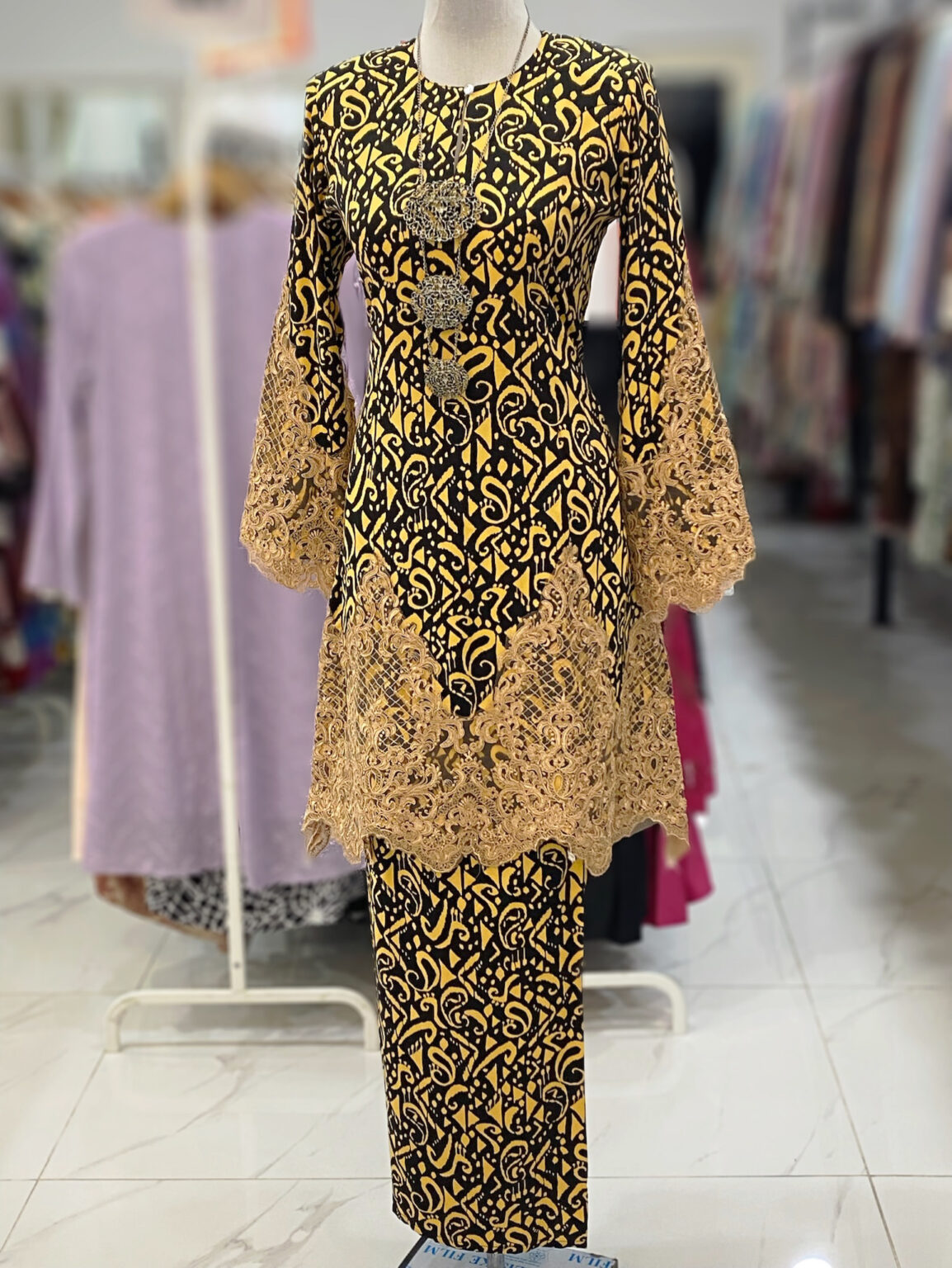 CAMELIA KURUNG BORDER LACE YELLOW BLACK