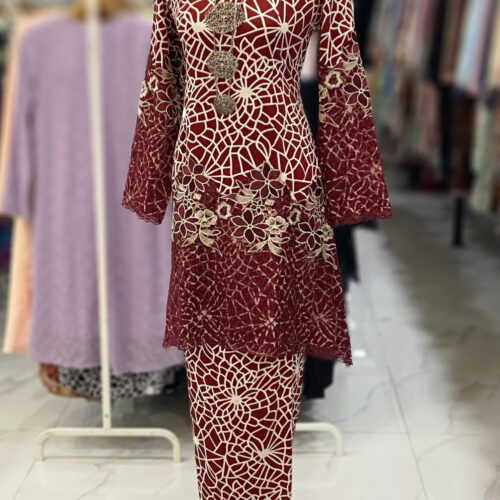 CAMELIA KURUNG BORDER LACE MAROON