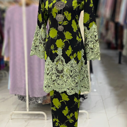CAMELIA KURUNG BORDER LACE BLACK GREEN