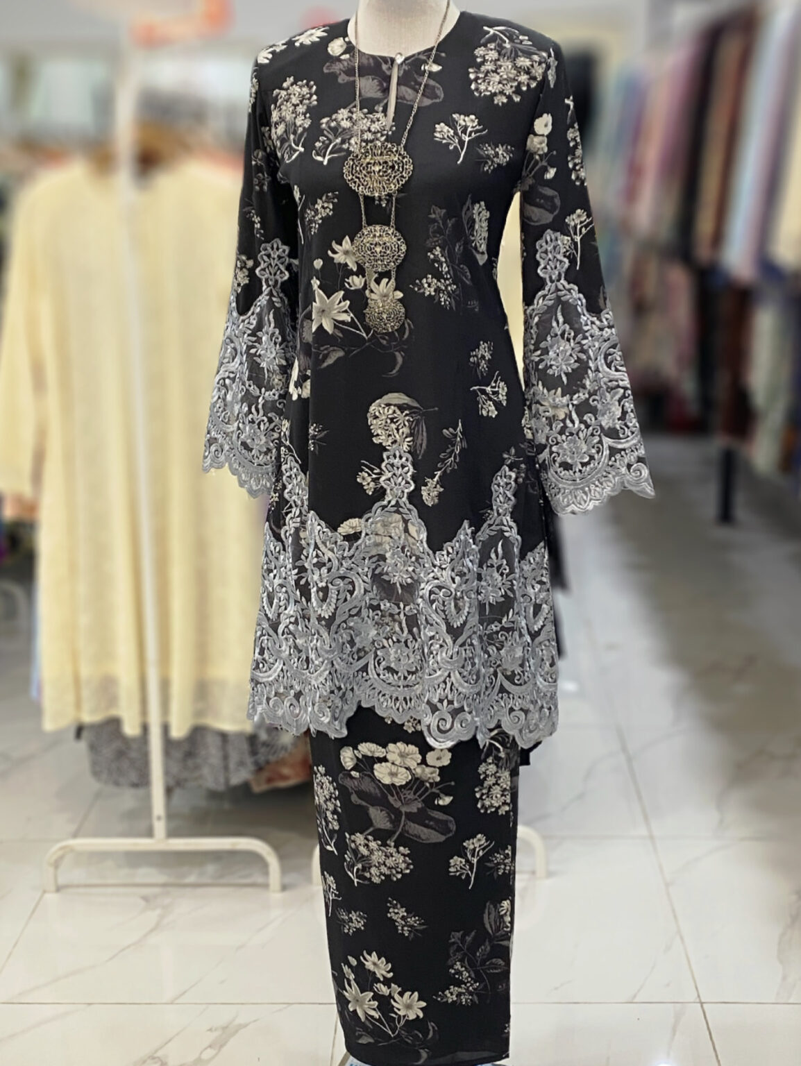 CAMELIA KURUNG BORDER LACE BLACK GREY