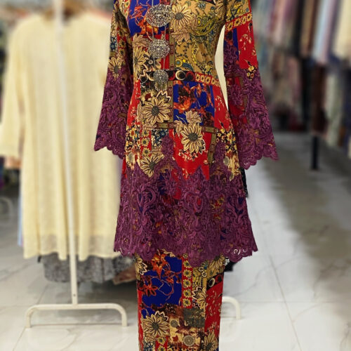 CAMELIA KURUNG BORDER LACE RED
