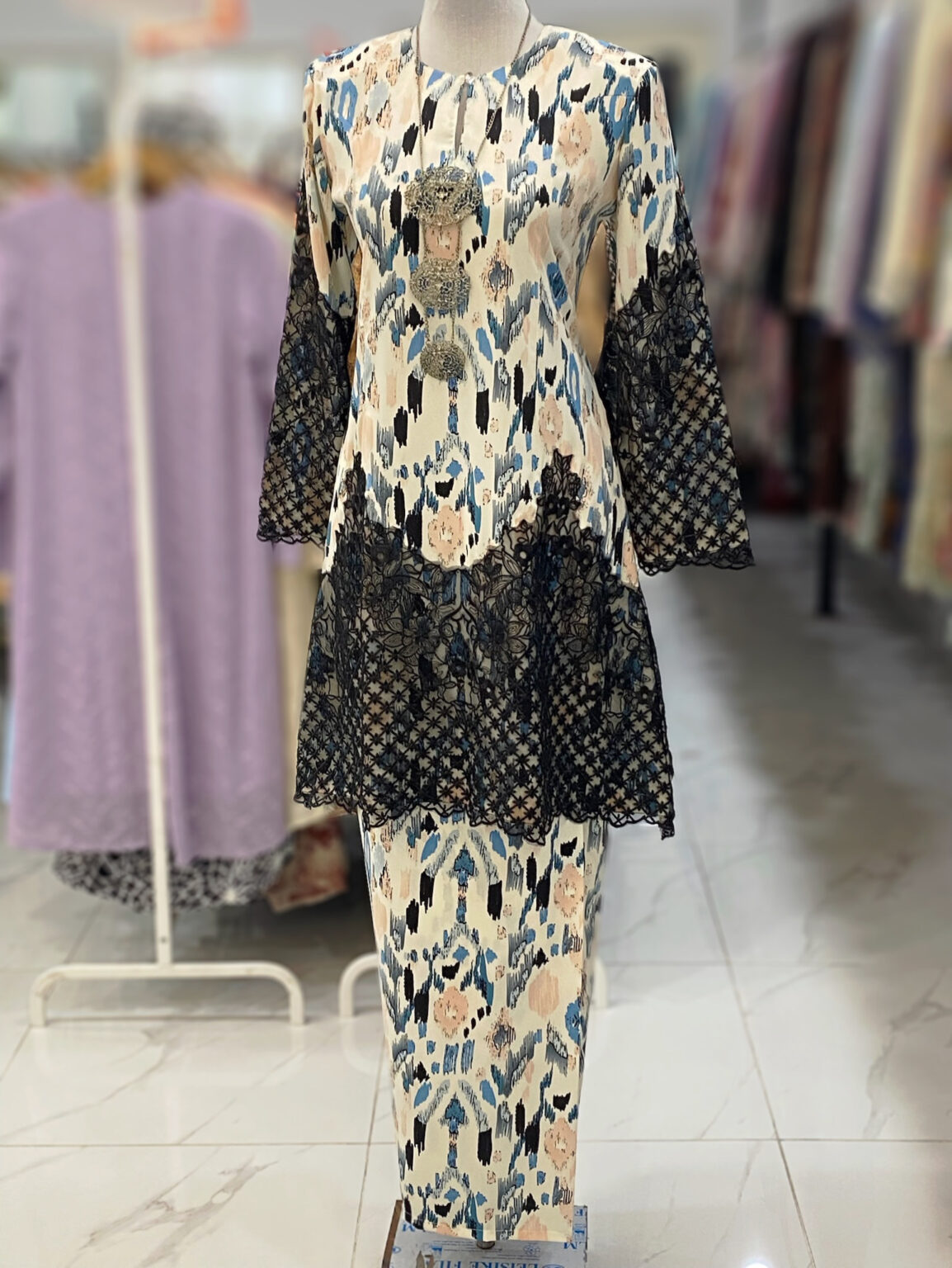 CAMELIA KURUNG BORDER LACE BLUE WHITE