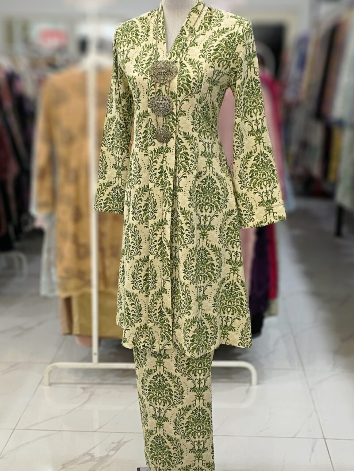 KEBAYA LABUH DANG ANUM CREAM GREEN
