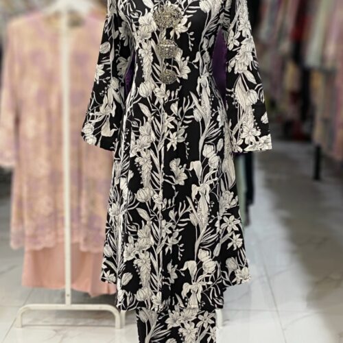 KEBAYA LABUH ZUBAIDAH WHITE BLACK