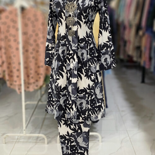 KEBAYA LABUH DANG ANUM BLACK WHITE