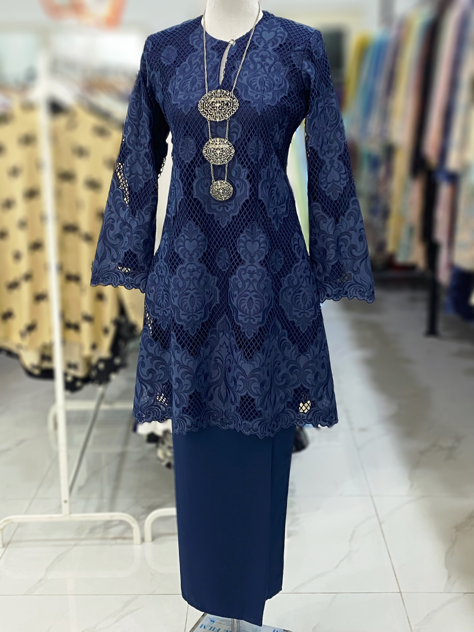 CAMELIA KURUNG HALF LACE - Apple couture