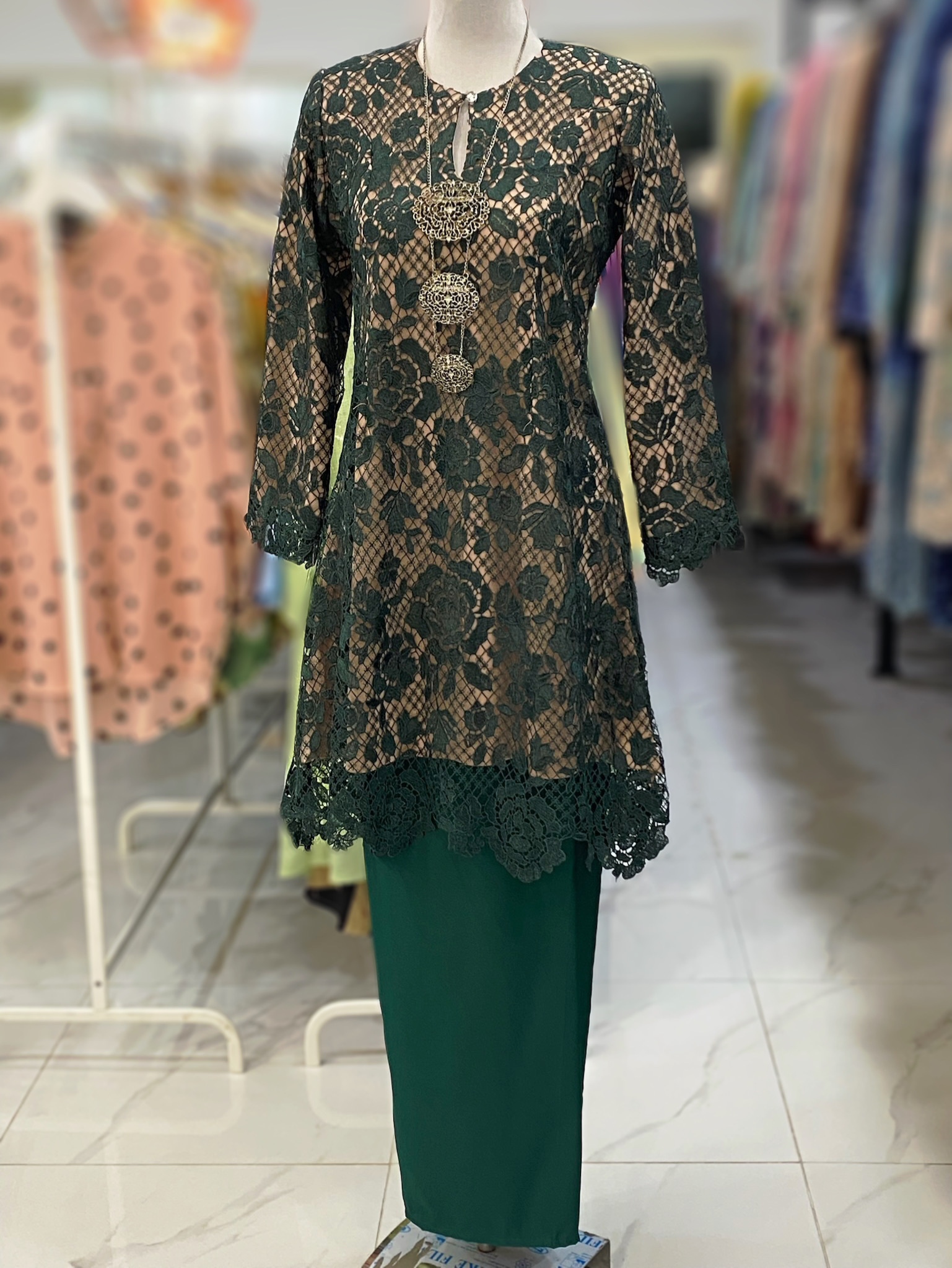 CAMELIA KURUNG HALF LACE - Apple couture