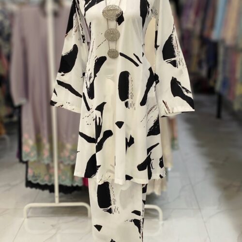 MELOR KURUNG RIAU CREPE WHITE BLACK