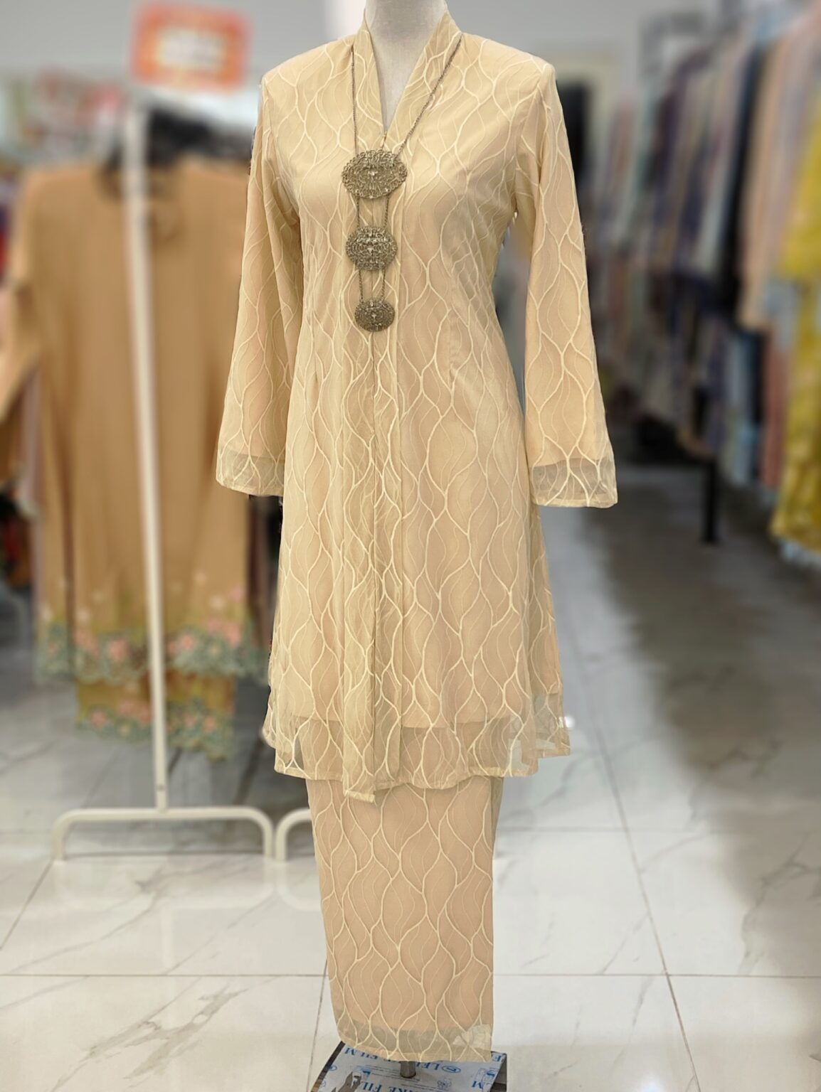 KEBAYA LABUH DANG ANUM LACE PREMIUM - Image 3