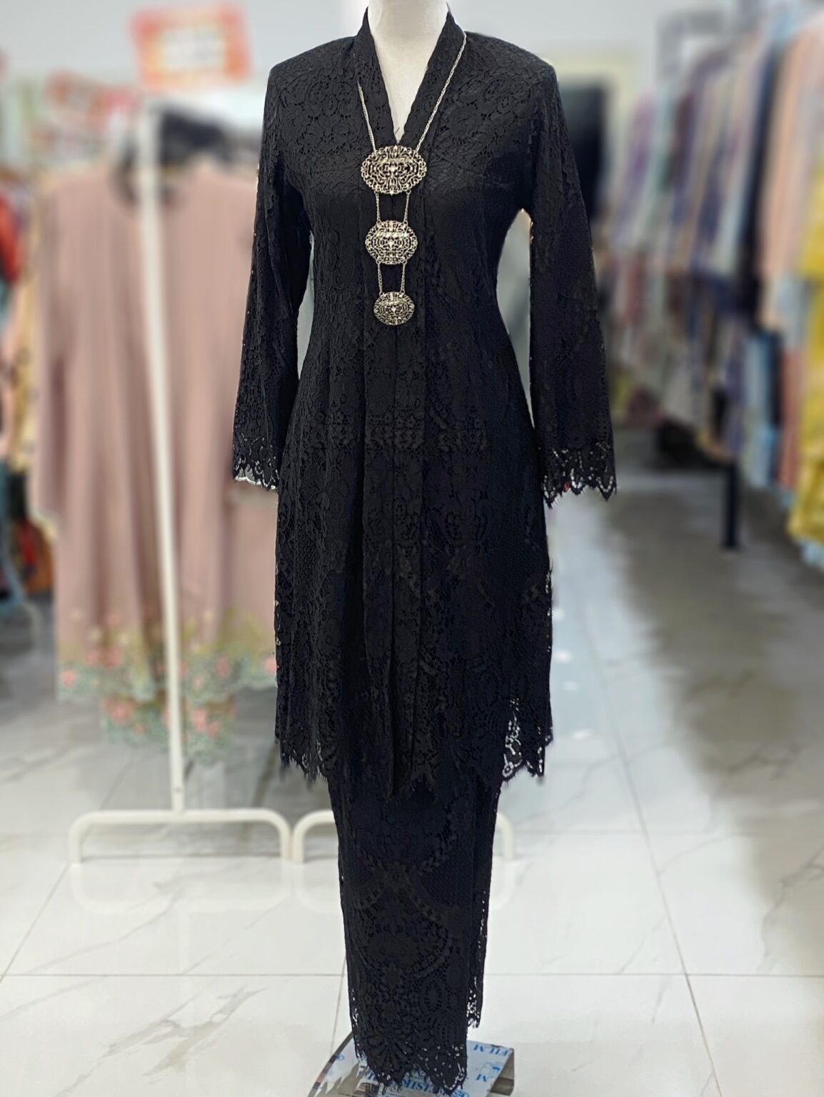 KEBAYA LABUH DANG ANUM LACE PREMIUM BLACK
