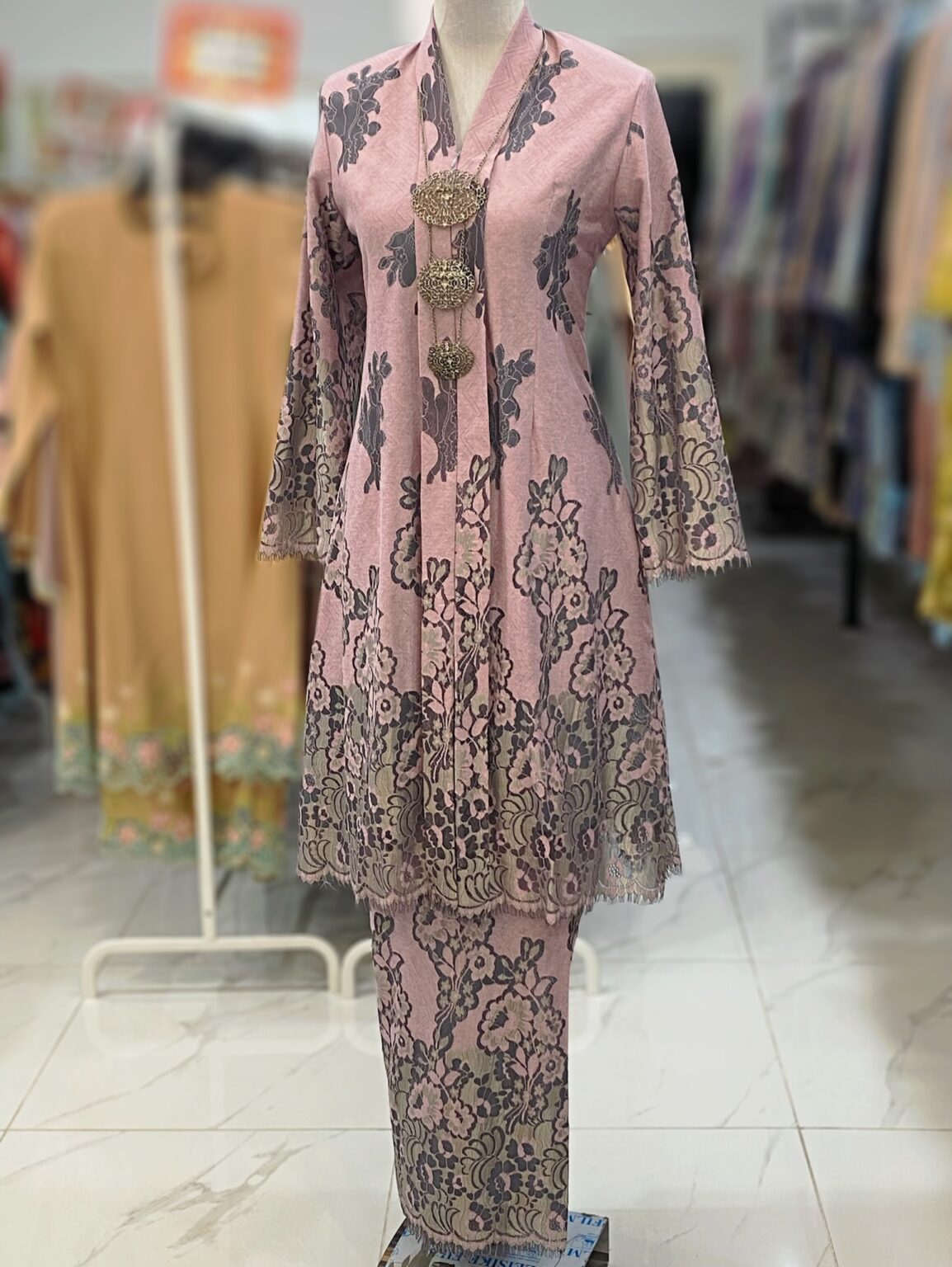 KEBAYA LABUH DANG ANUM LACE PREMIUM GRAY PINK