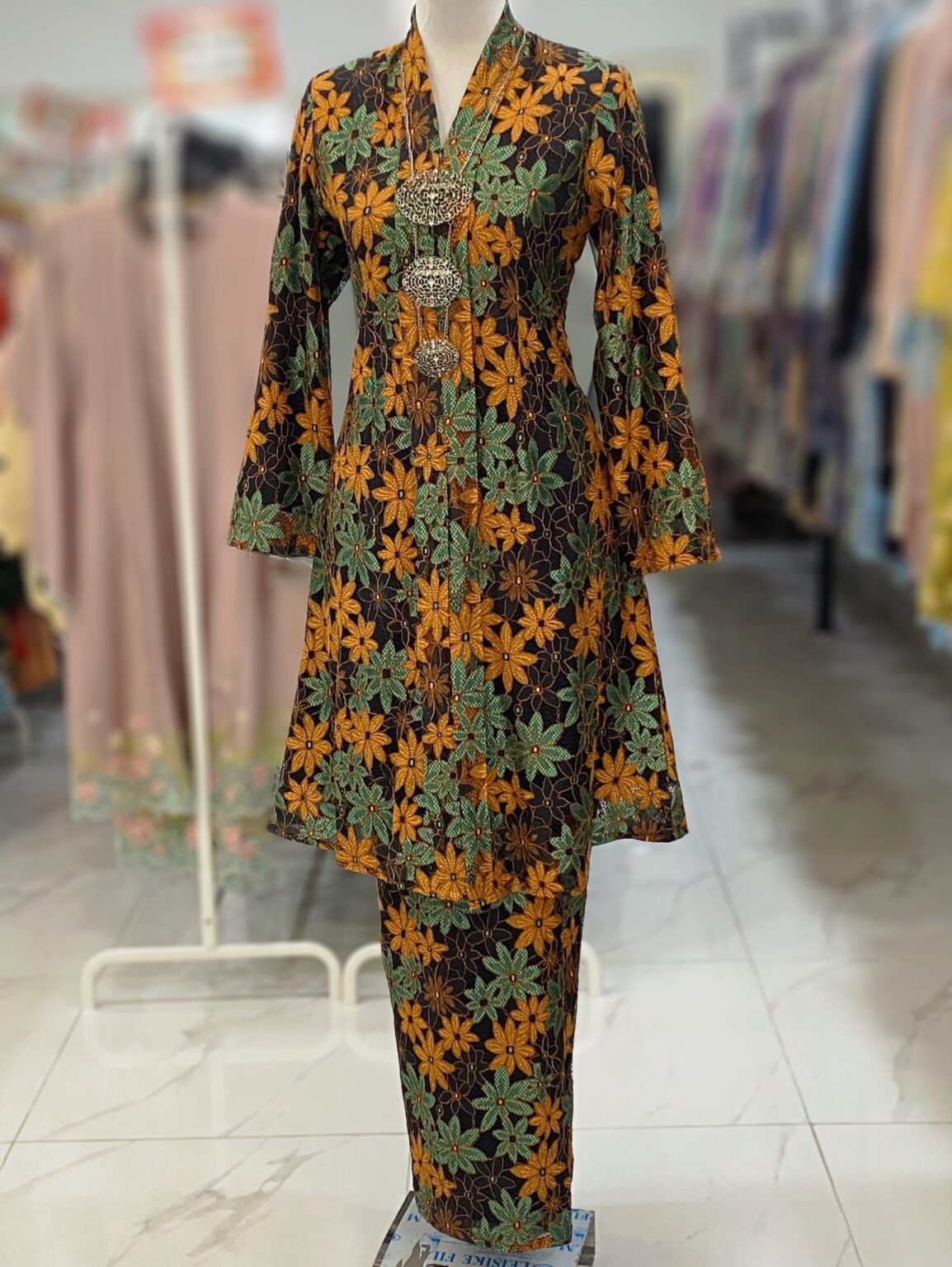 KEBAYA LABUH DANG ANUM LACE PREMIUM GREEN ORANGE