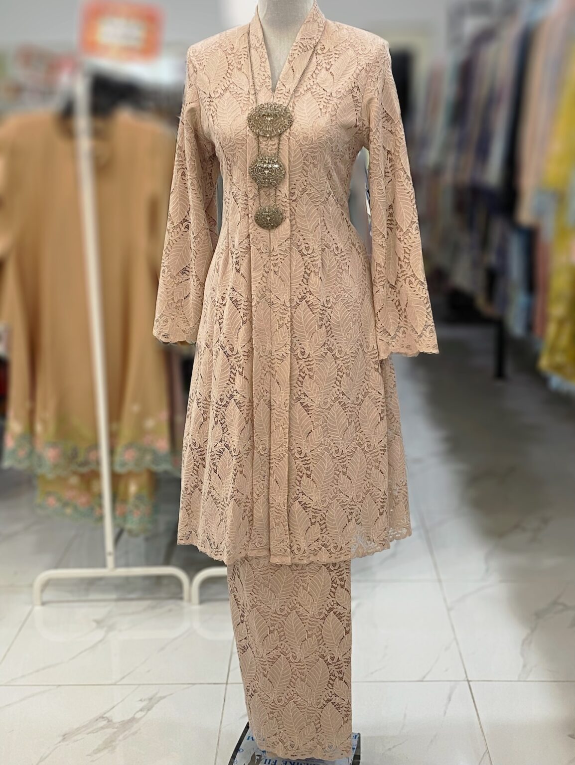 KEBAYA LABUH DANG ANUM LACE PREMIUM - Image 4