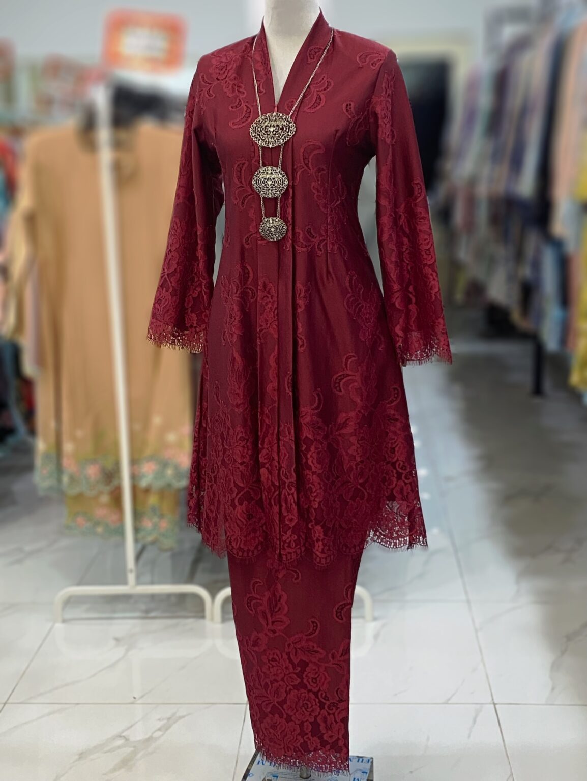 KEBAYA LABUH DANG ANUM LACE PREMIUM - Image 4