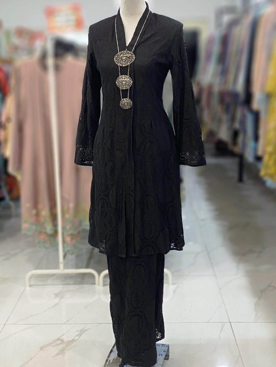 KEBAYA LABUH DANG ANUM LACE PREMIUM BLACK