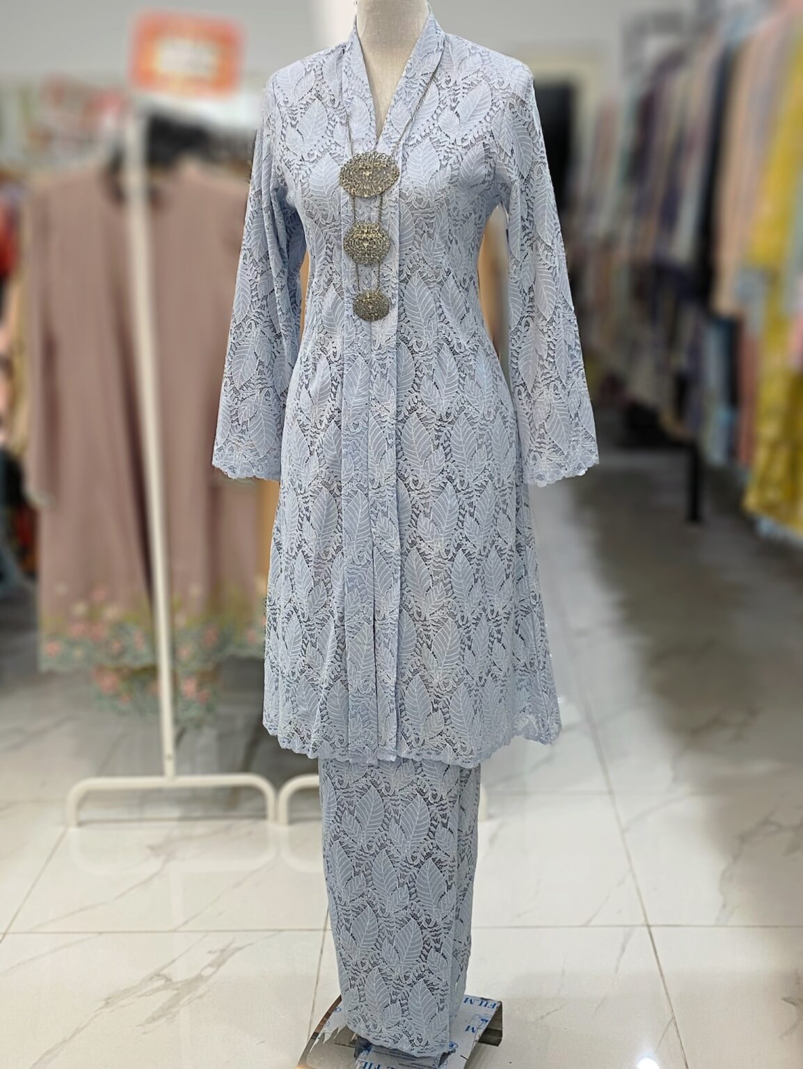 KEBAYA LABUH DANG ANUM LACE PREMIUM - Image 3