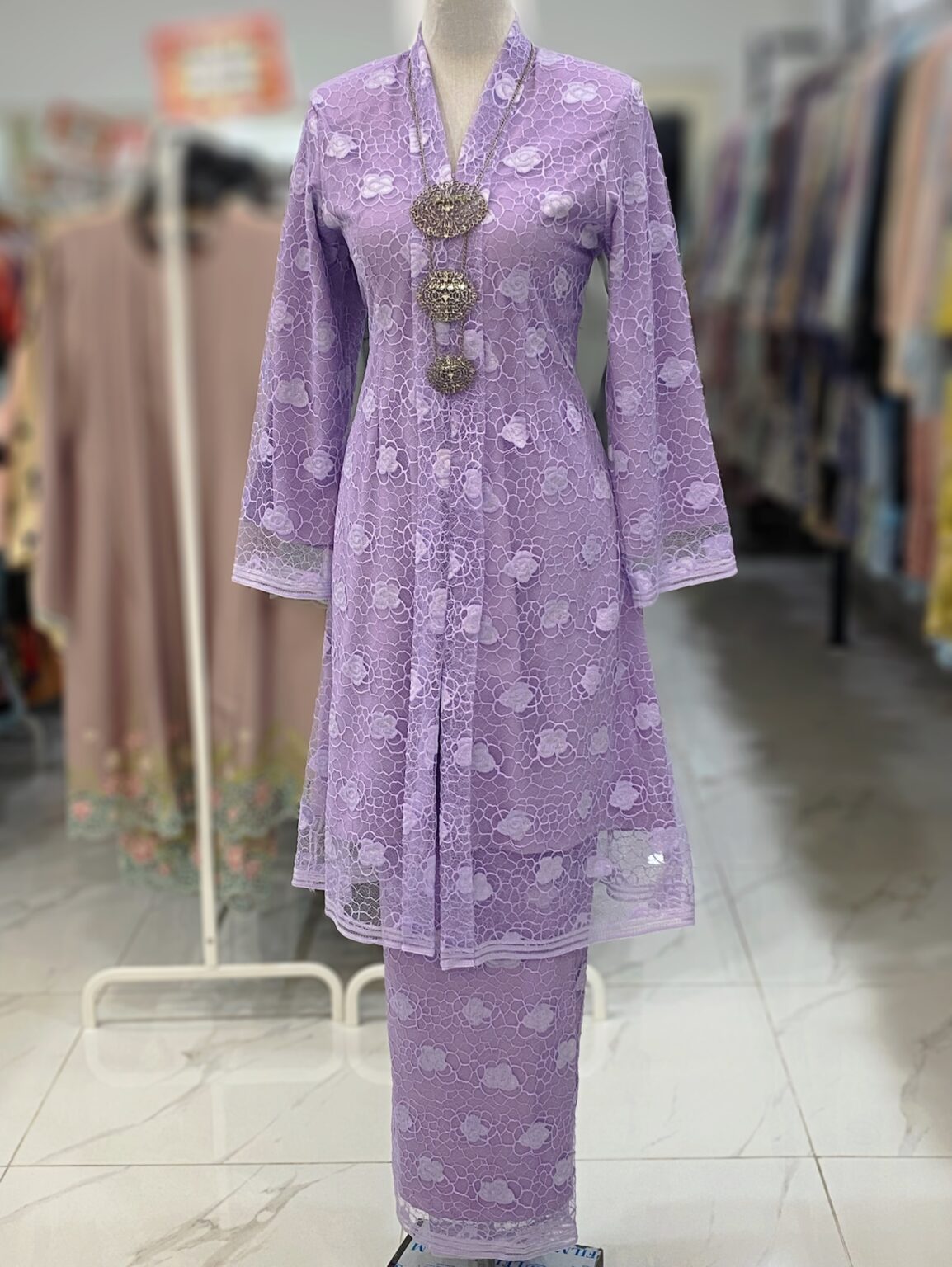 KEBAYA LABUH DANG ANUM LACE PREMIUM - Image 3