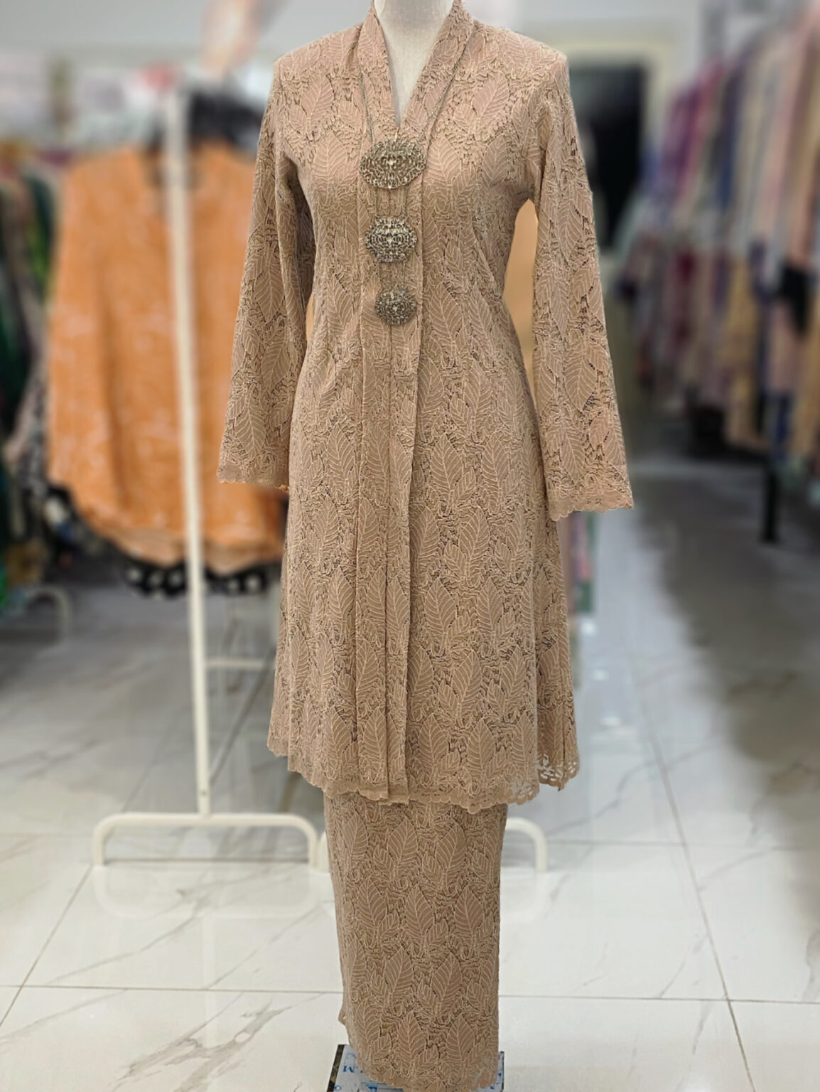 KEBAYA LABUH DANG ANUM LACE PREMIUM - Image 5
