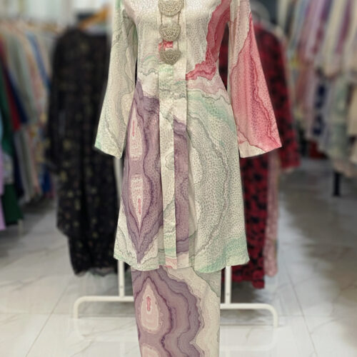 KEBAYA LABUH DANG ANUM JAQUARD SILK MINT