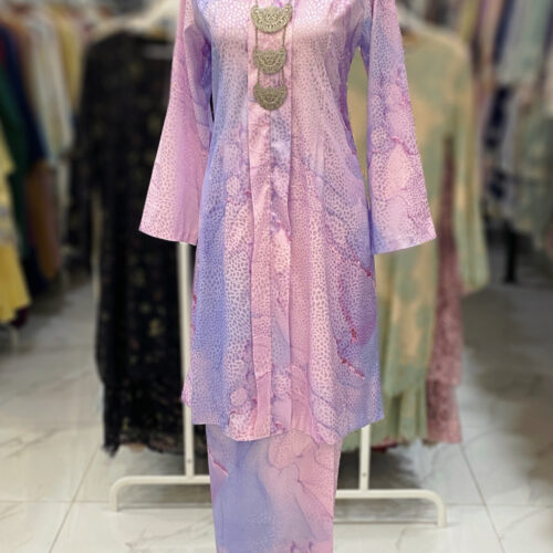 KEBAYA LABUH DANG ANUM JAQUARD SILK PINK