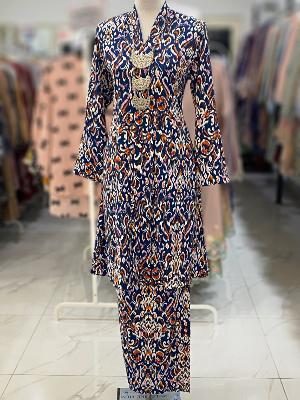 KEBAYA LABUH DANG ANUM PUA KUMBU - Image 3