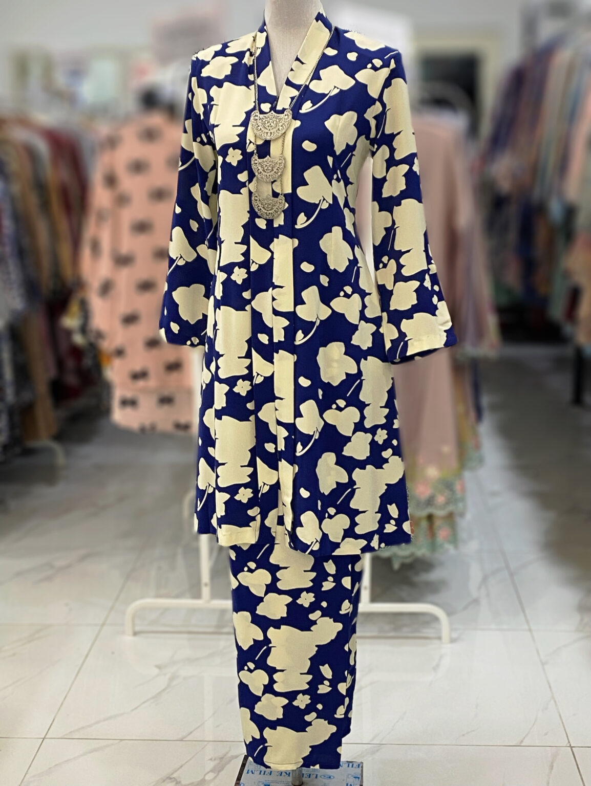 KEBAYA LABUH DANG ANUM - Image 4