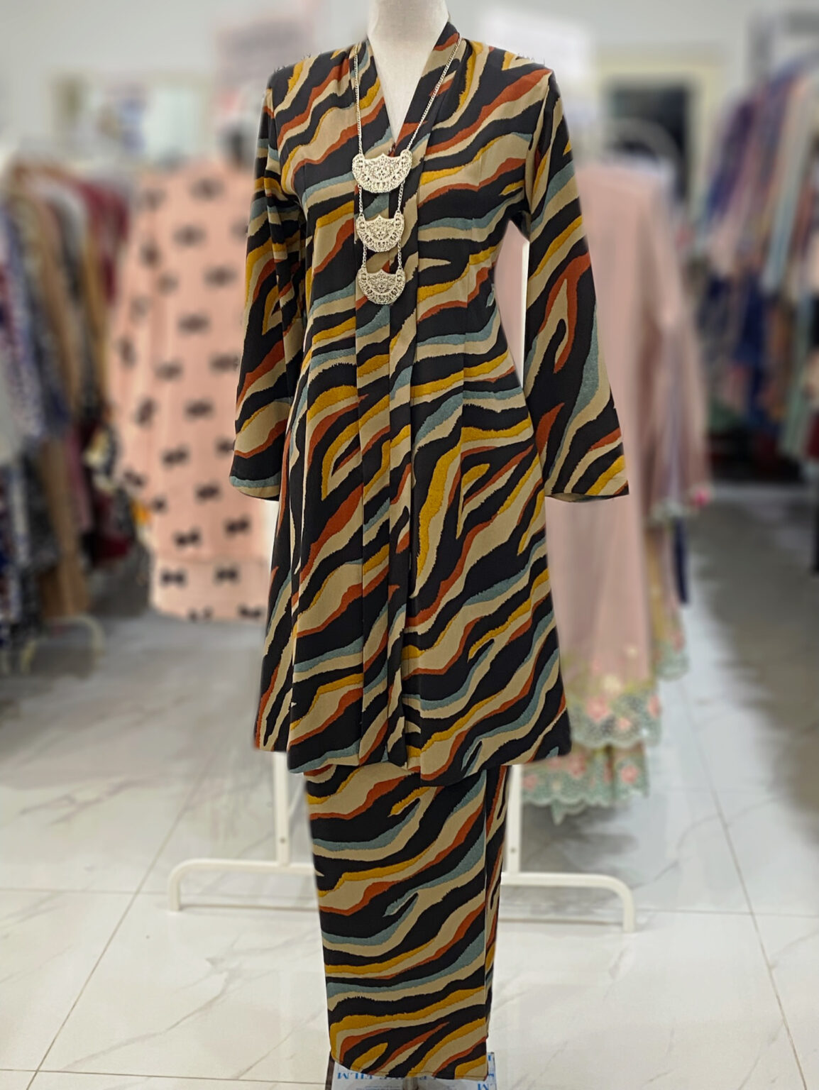KEBAYA LABUH DANG ANUM ABSTRACT