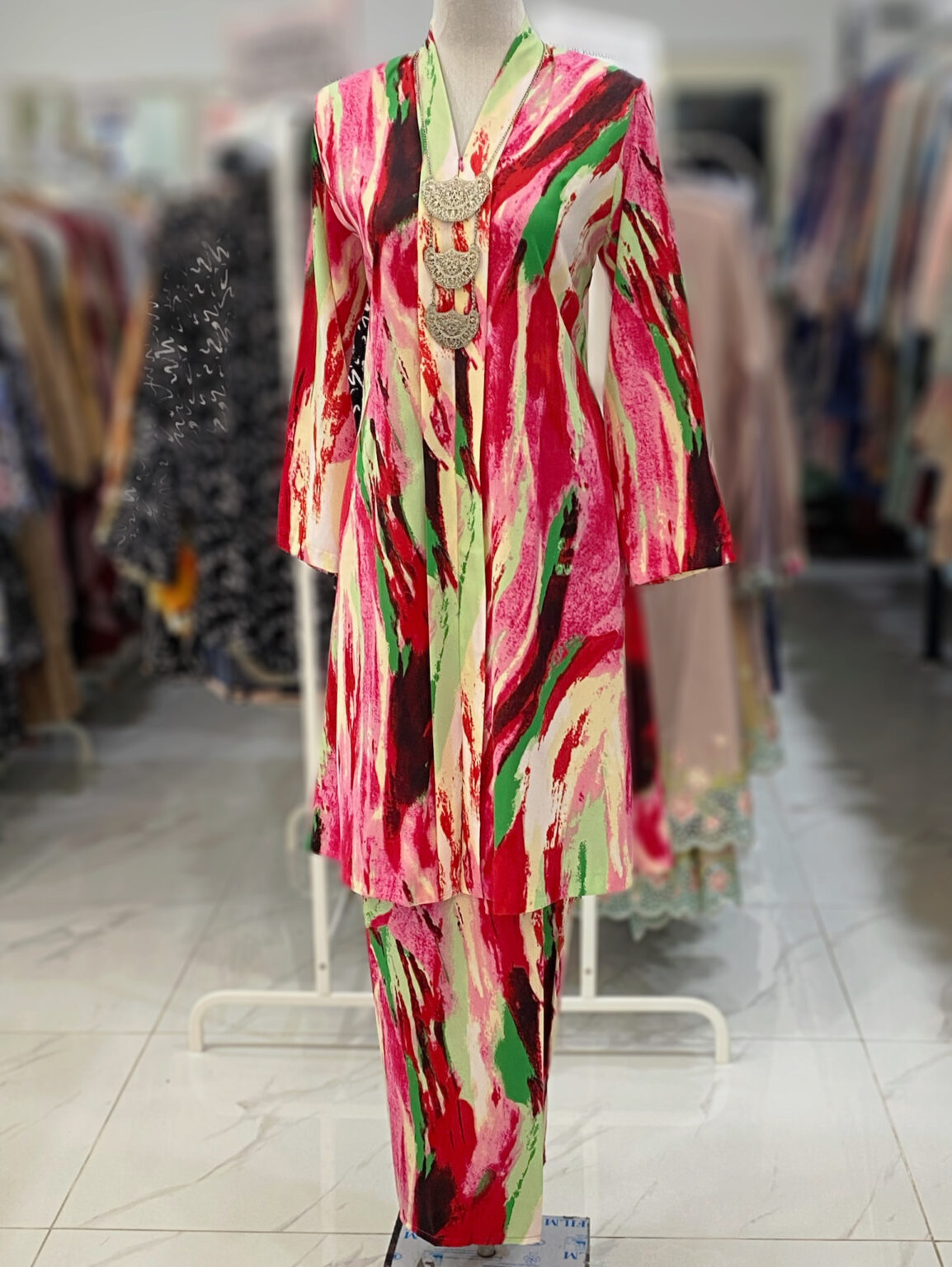 KEBAYA LABUH DANG ANUM - Image 3