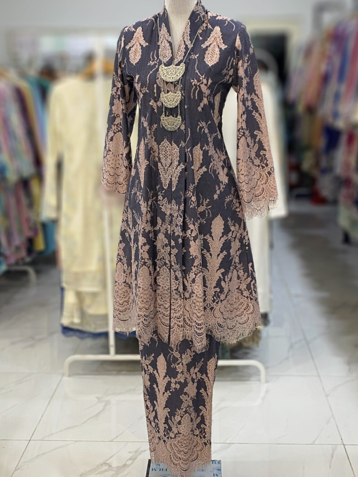 KEBAYA LABUH DANG ANUM LACE - Image 3