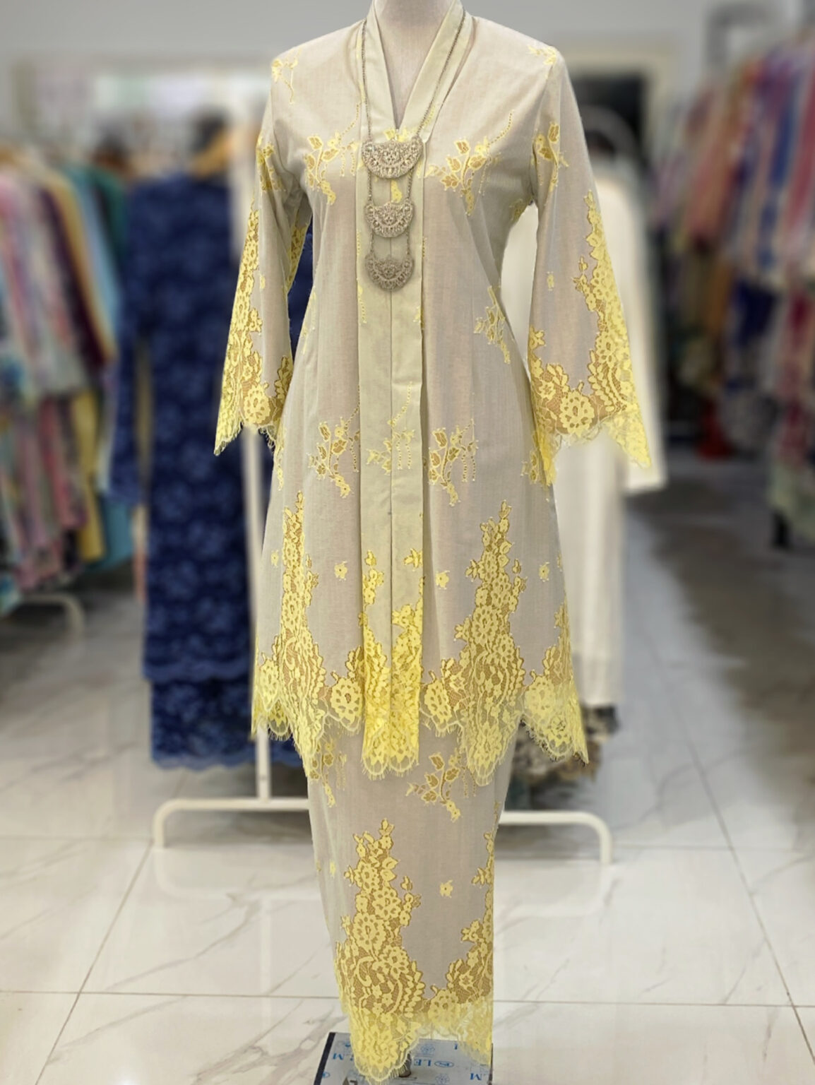 KEBAYA LABUH DANG ANUM LACE PREMIUM YELLOW CREAM
