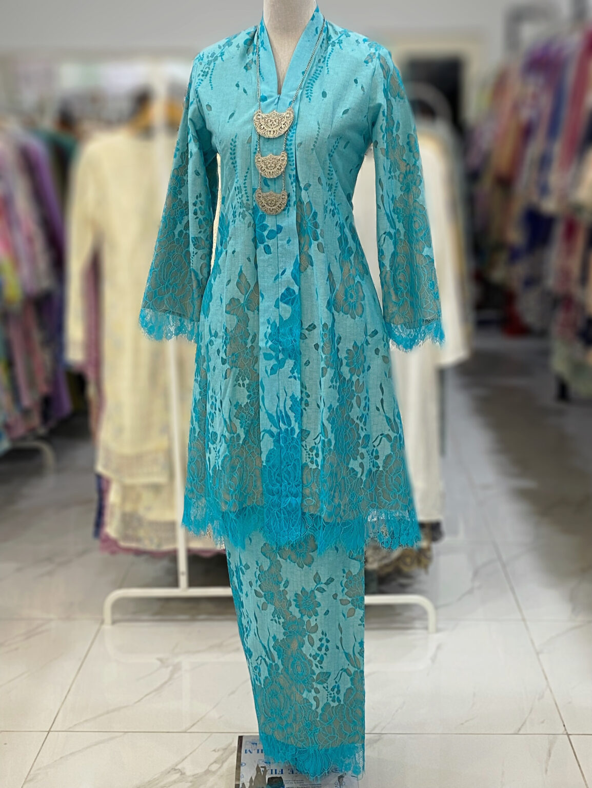 KEBAYA LABUH DANG ANUM LACE - Image 3