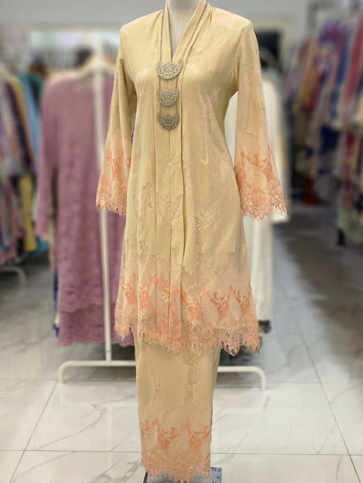 KEBAYA LABUH DANG ANUM LACE PREMIUM CREAM PEACH
