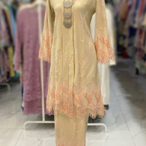 KEBAYA LABUH DANG ANUM LACE PREMIUM CREAM PEACH