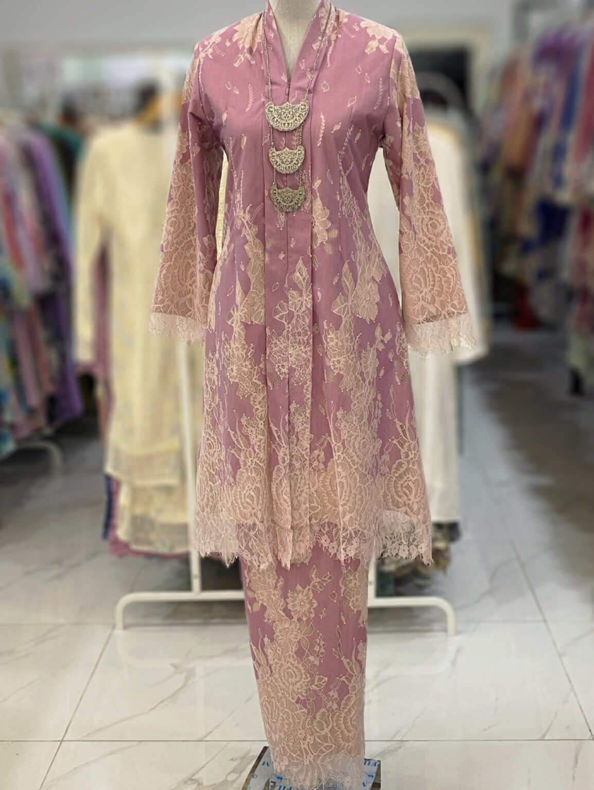 KEBAYA LABUH DANG ANUM LACE - Image 4