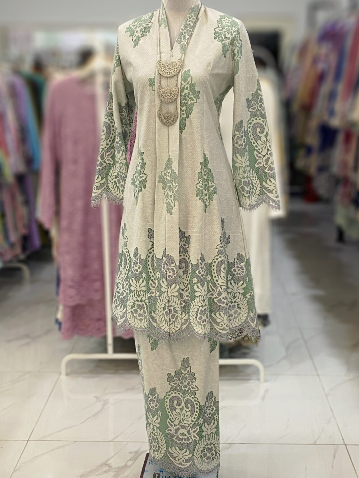 KEBAYA LABUH DANG ANUM LACE - Image 4