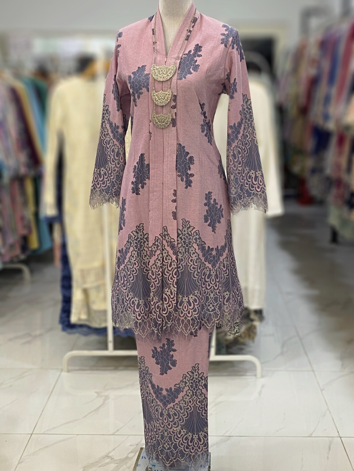 KEBAYA LABUH DANG ANUM LACE PREMIUM PINK