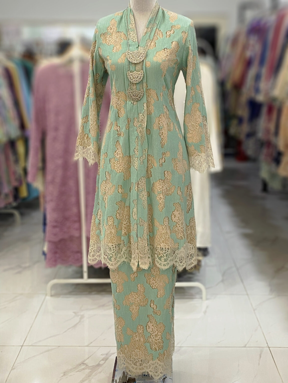 KEBAYA LABUH DANG ANUM LACE - Image 3