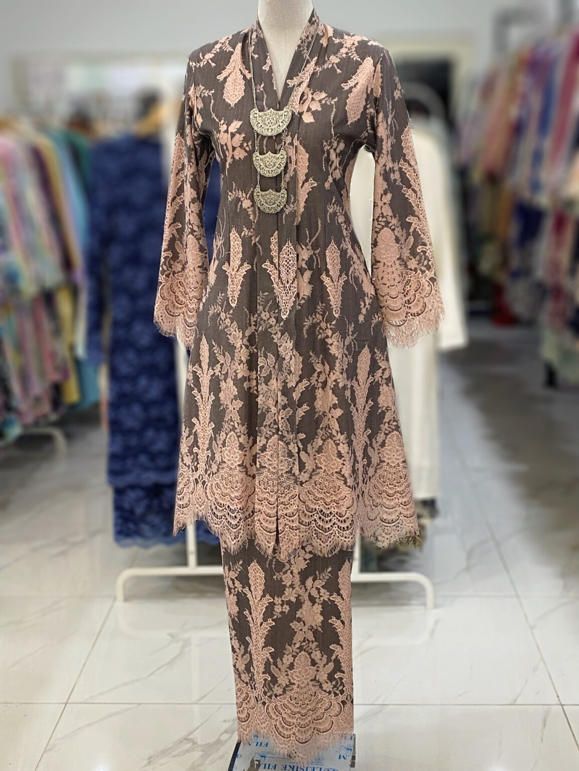 KEBAYA LABUH DANG ANUM LACE - Image 4