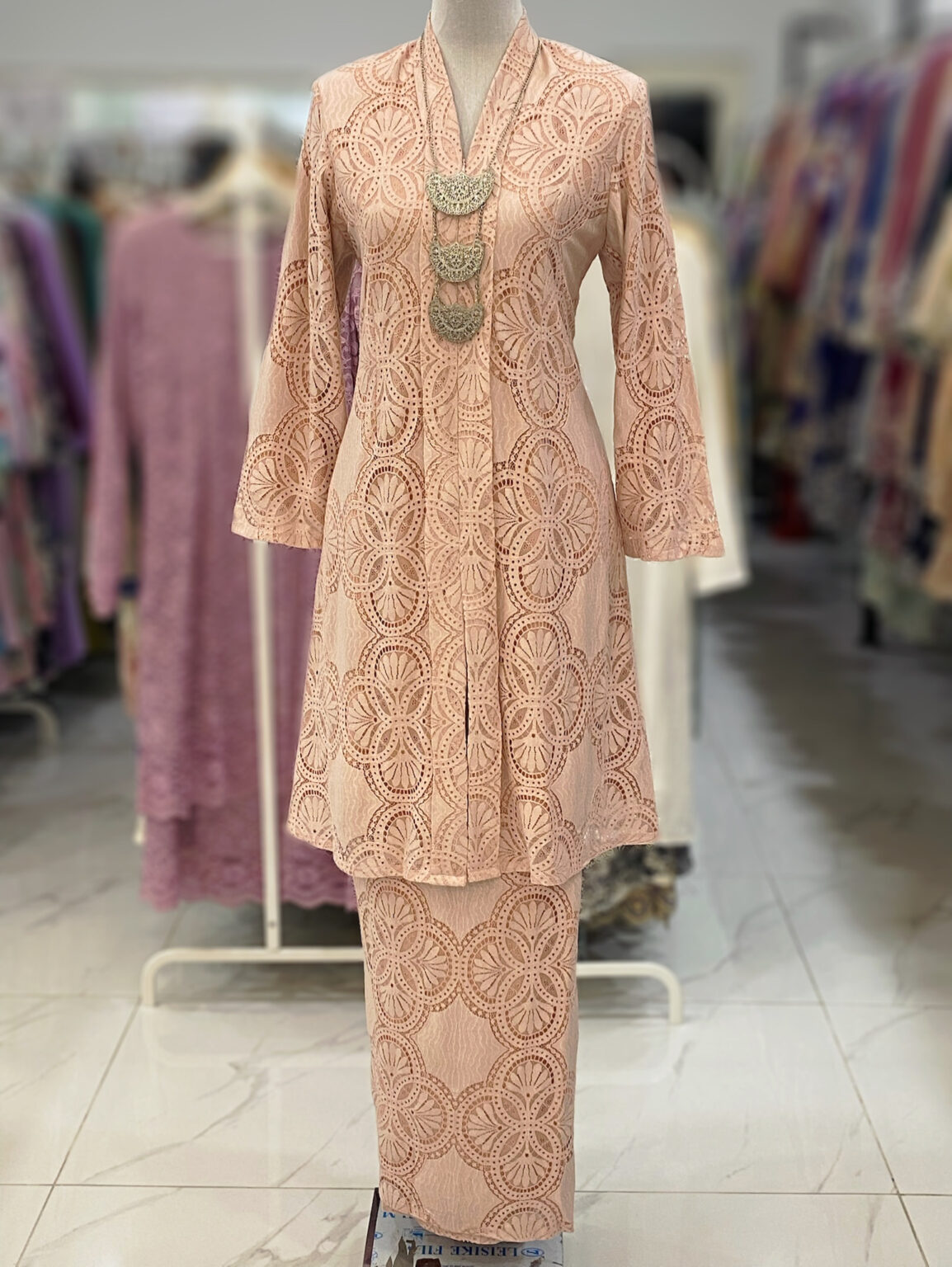 KEBAYA LABUH DANG ANUM LACE PREMIUM PINK PEACH