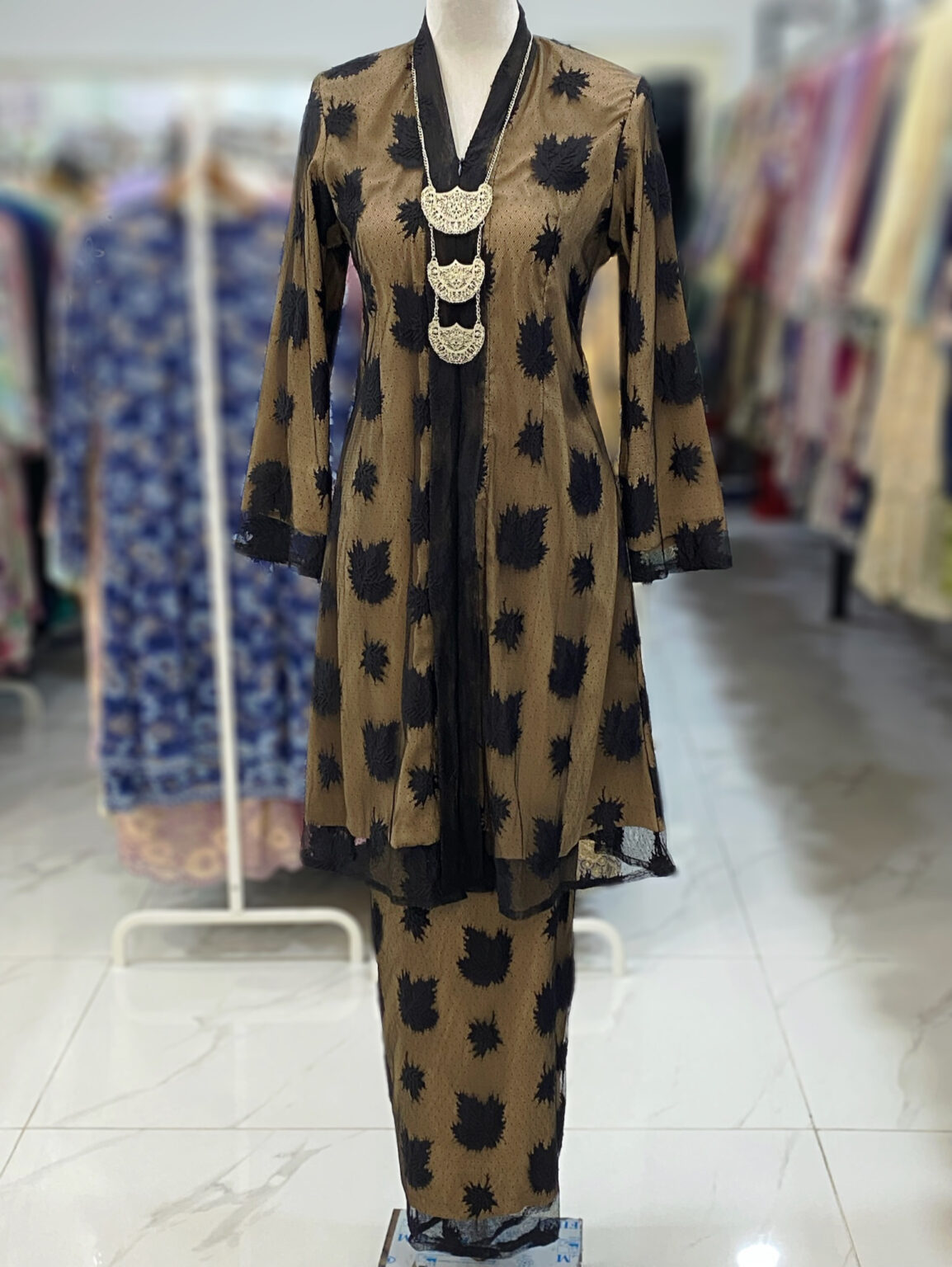 KEBAYA LABUH DANG ANUM LACE - Image 4