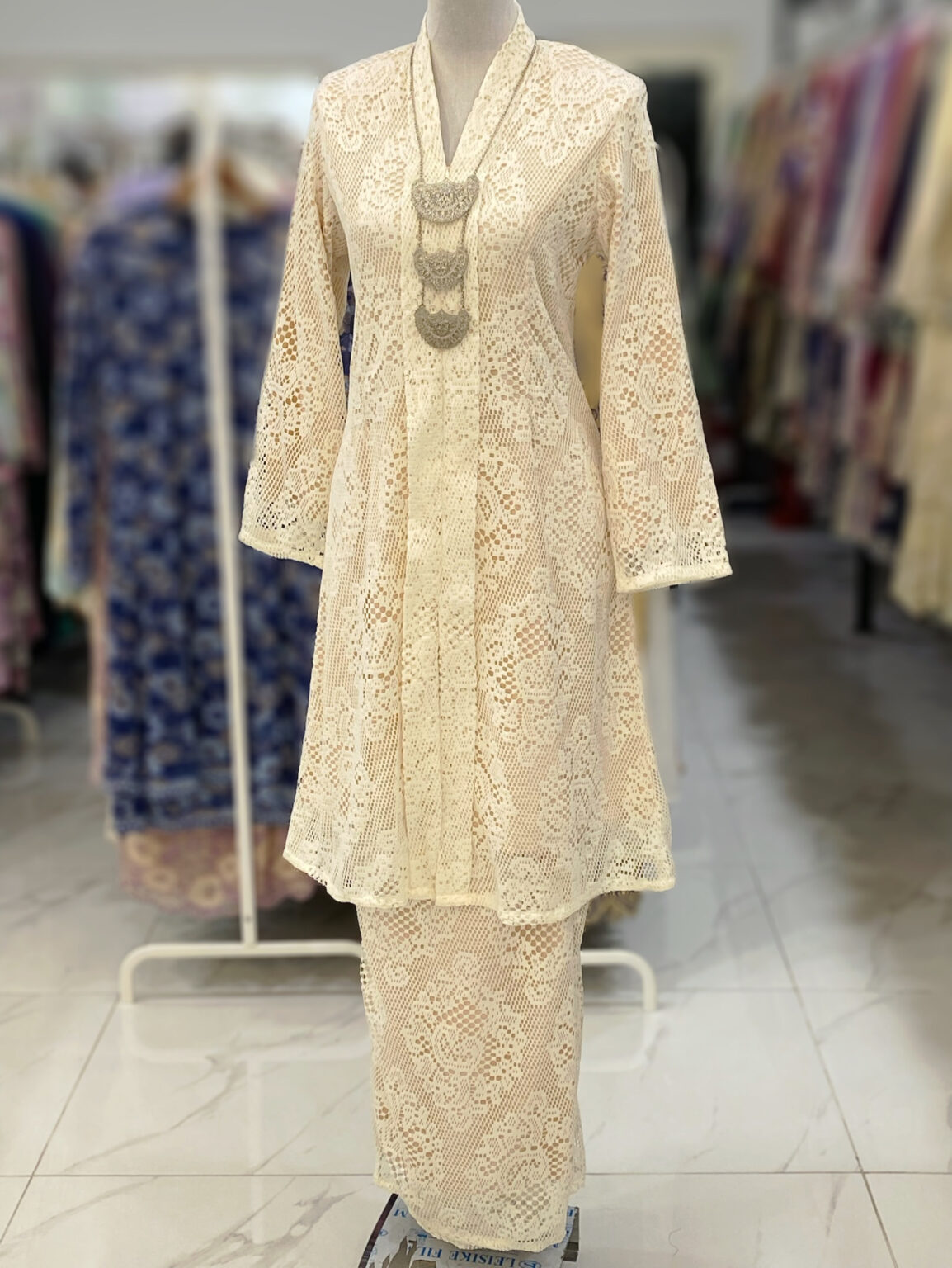 KEBAYA LABUH DANG ANUM LACE - Image 3