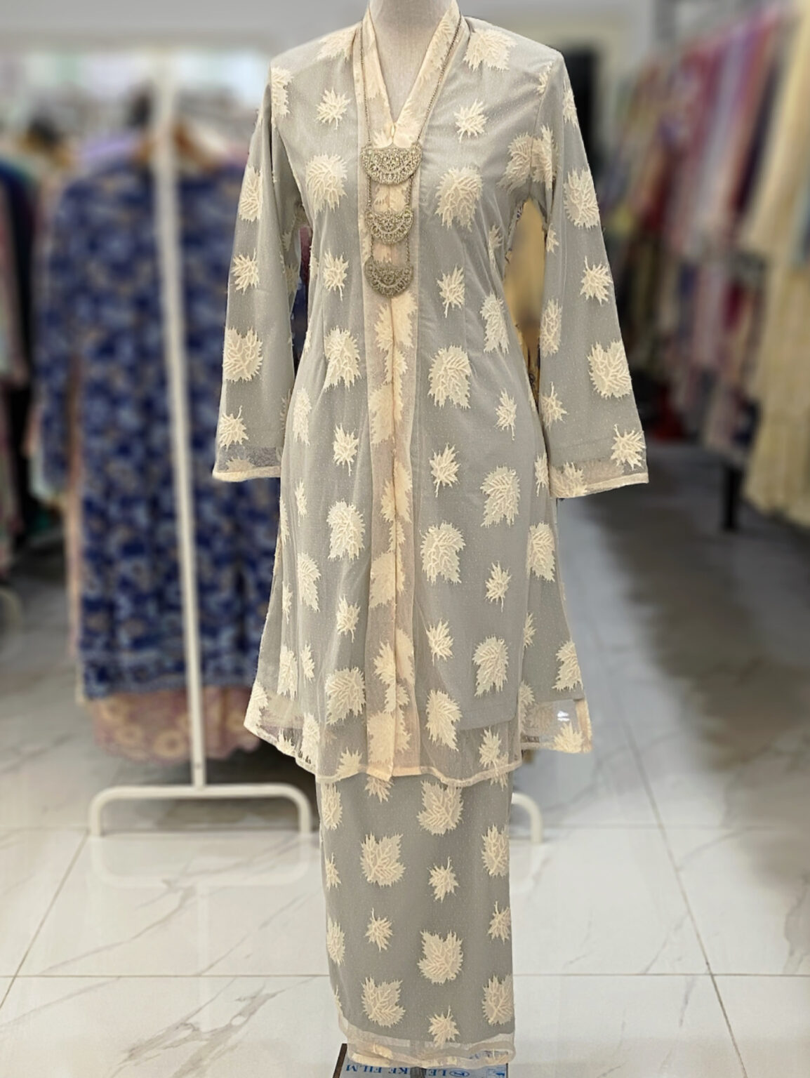 KEBAYA LABUH DANG ANUM LACE - Image 3