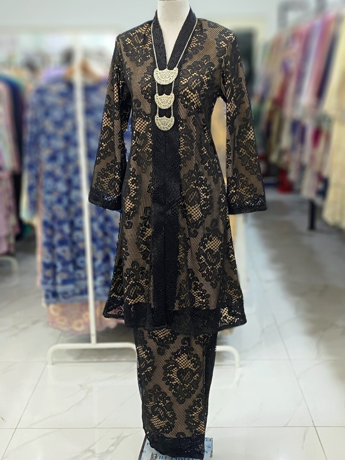 KEBAYA LABUH DANG ANUM LACE - Image 4