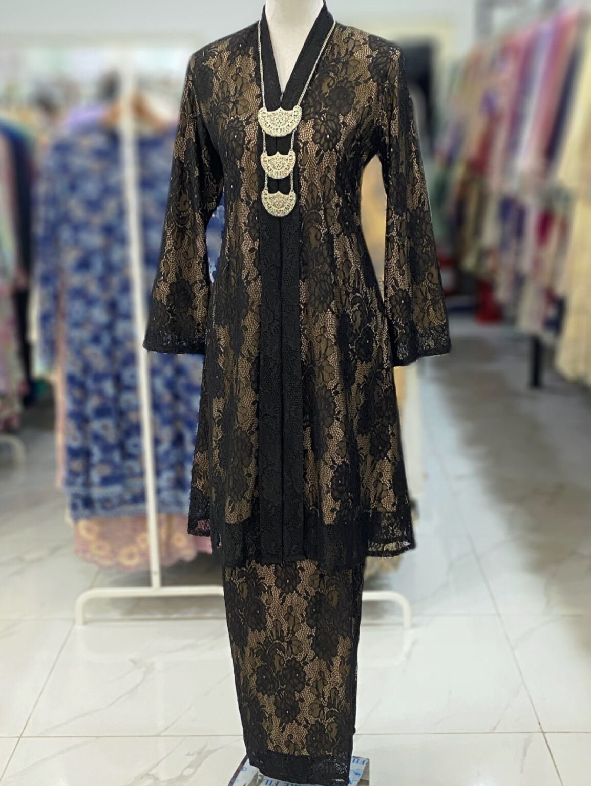 KEBAYA LABUH DANG ANUM LACE - Image 4