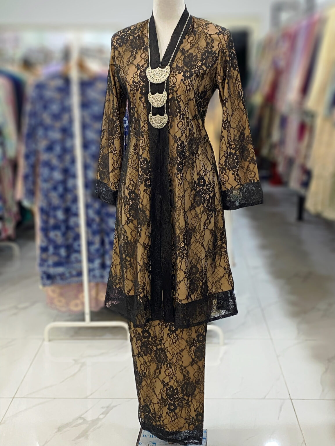 KEBAYA LABUH DANG ANUM LACE - Image 3