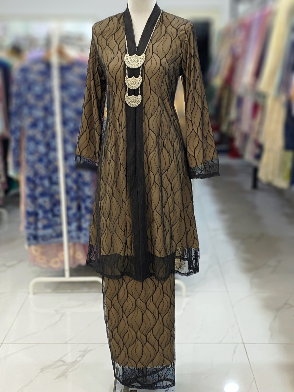 KEBAYA LABUH DANG ANUM LACE - Image 3